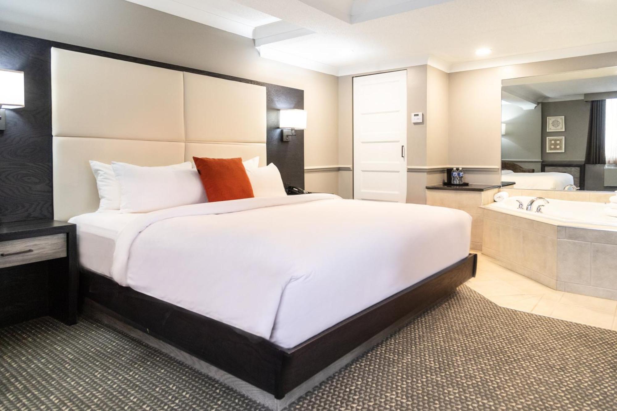 Crowne Plaza Fredericton Lord Beaverbrook By Ihg Buitenkant foto
