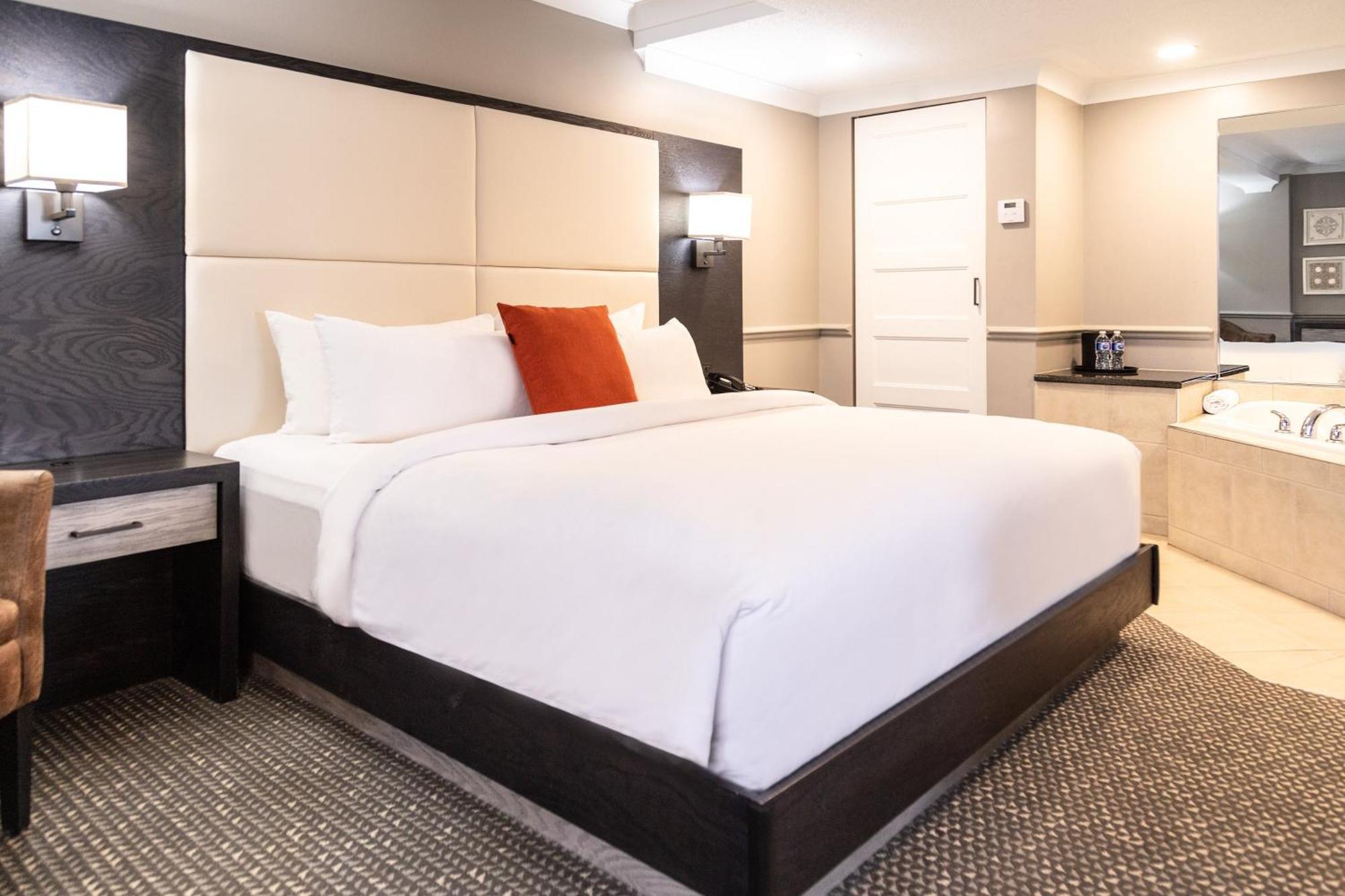 Crowne Plaza Fredericton Lord Beaverbrook By Ihg Buitenkant foto